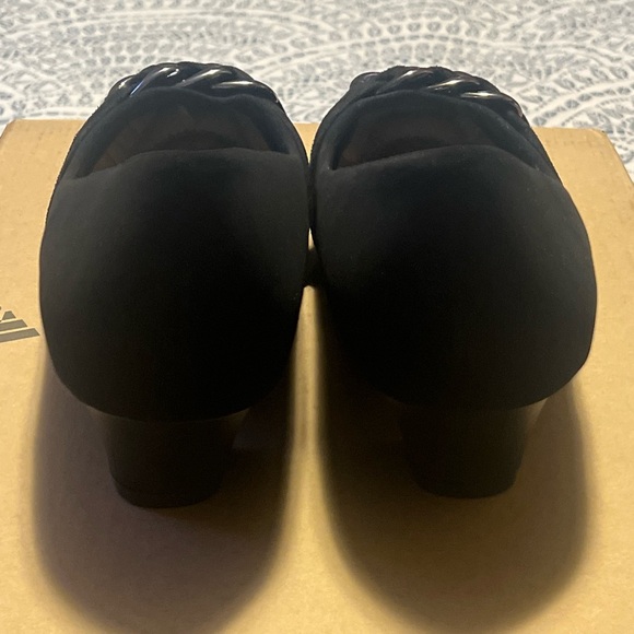 Womens Size 9 Bella Hanna Low Heel Pumps Black Nubu New In Box - Picture 5 of 9